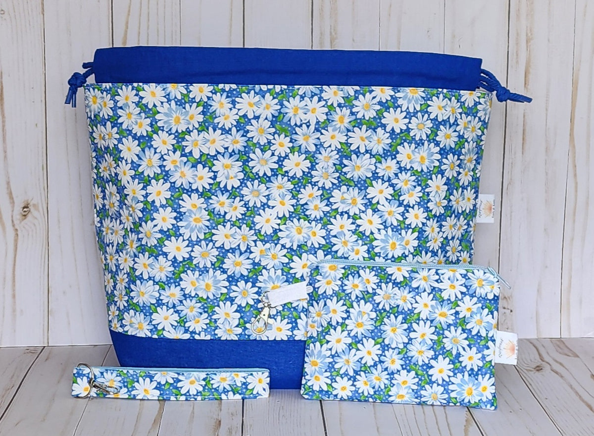 Daisy on Blue Bundle